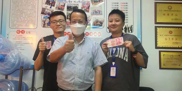 同仁領獎高興狀況